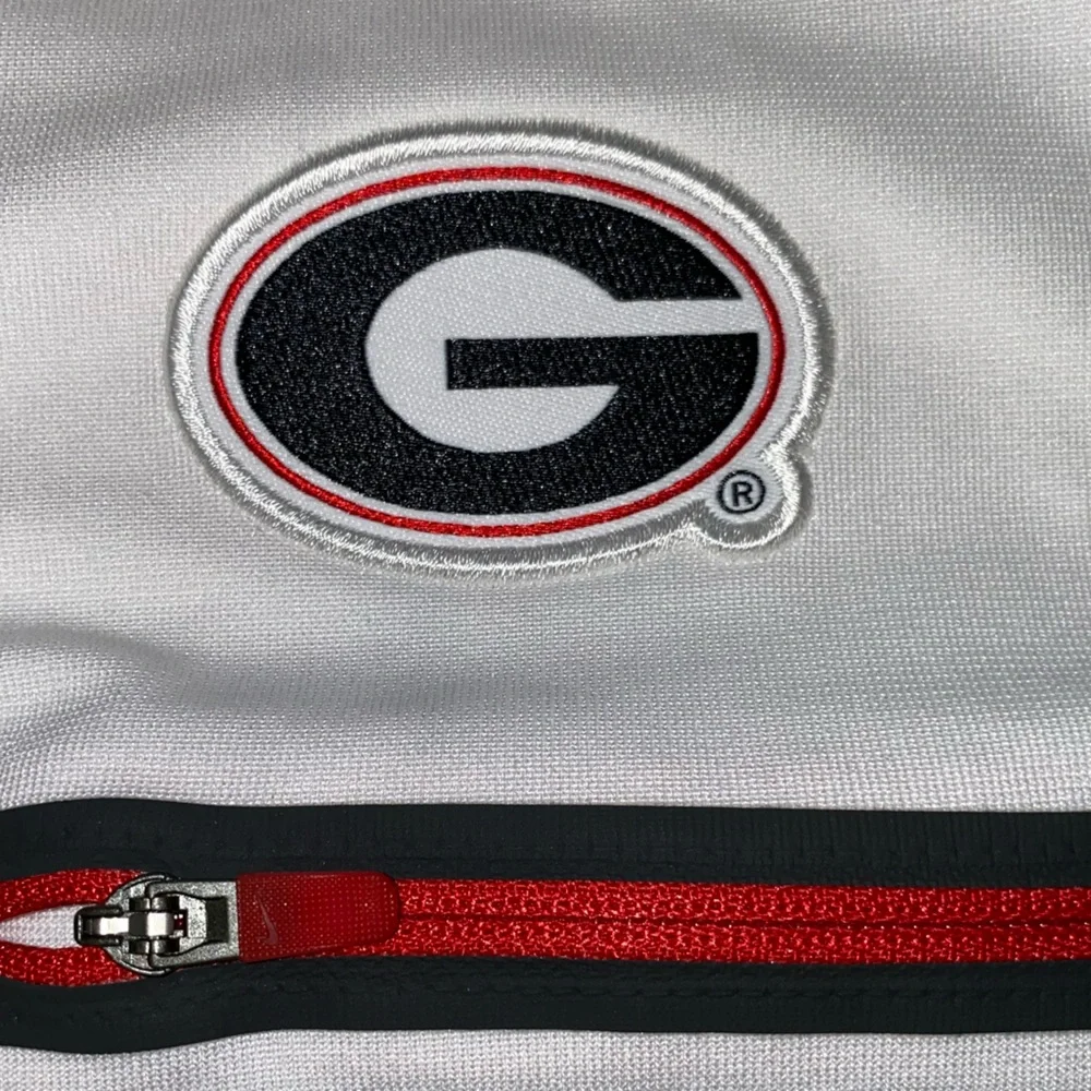 Nike 1/4 Zip Pullover - Picture 2 of 3